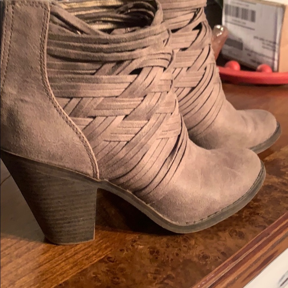 Fergalicious booties size 7